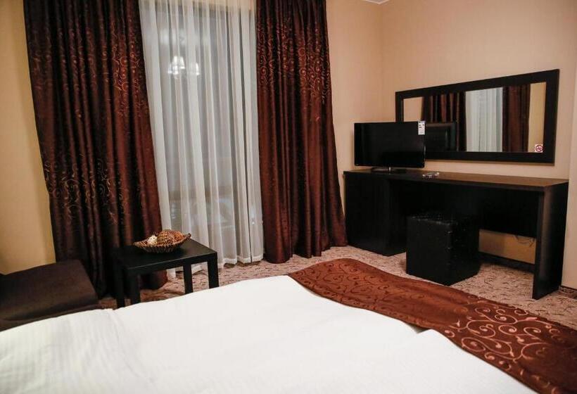 Номер Стандарт с Балконом, Einstein House & Spa
