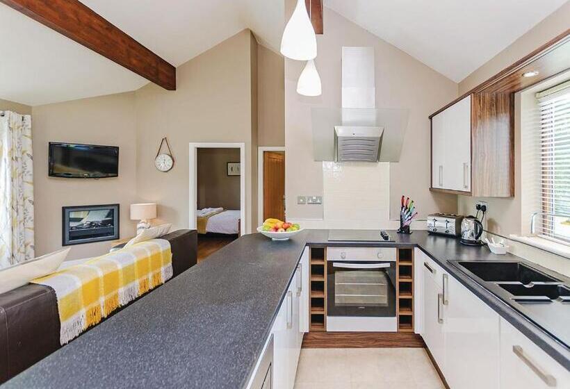 Дом 2 Спальни, Oakwood Lodges