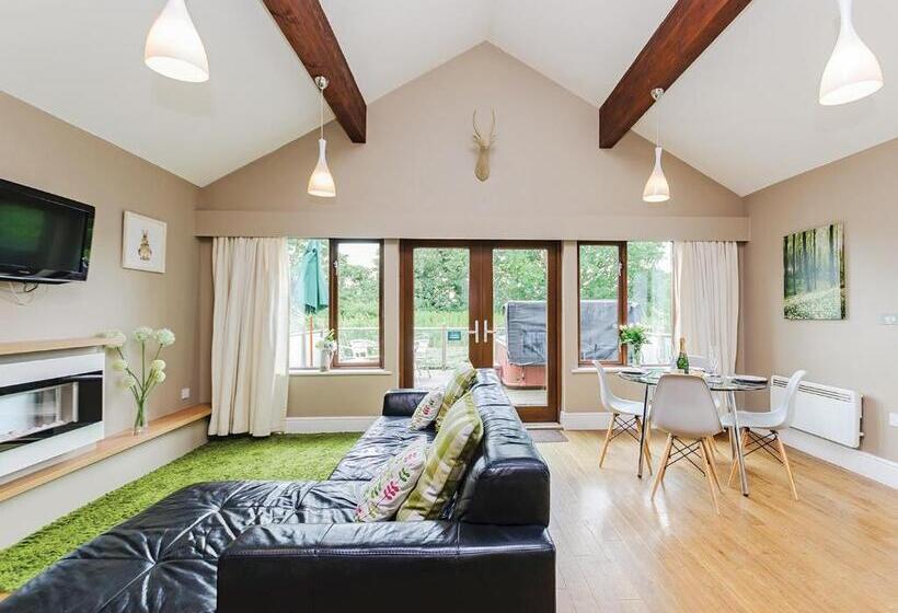 Дом 2 Спальни, Oakwood Lodges