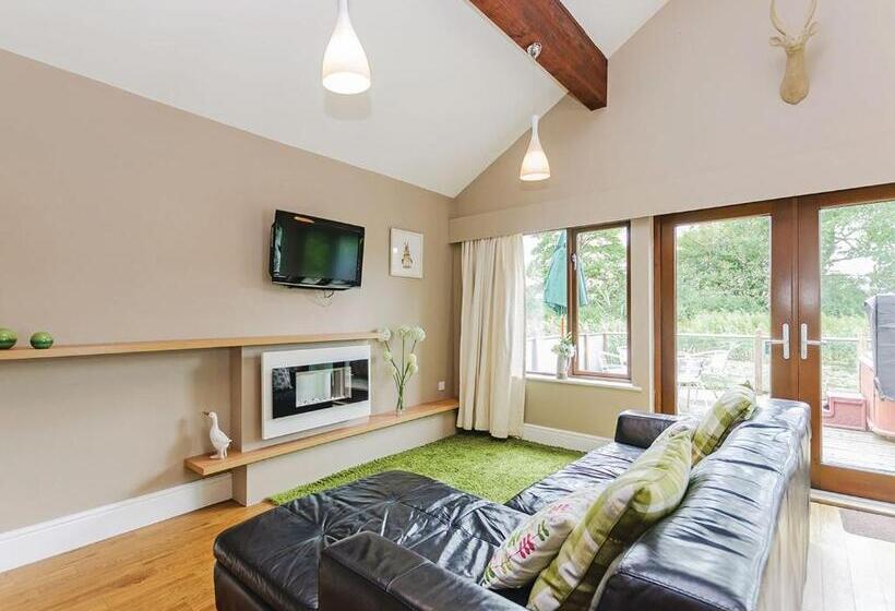 Дом 2 Спальни, Oakwood Lodges