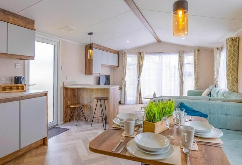 Дом 2 Спальни, Wild Rose Holiday Park