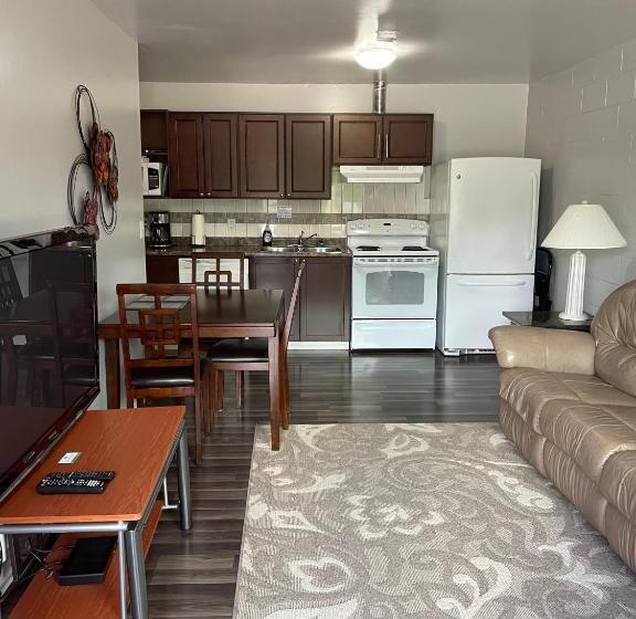 带2个卧室的套房, Arrow Lake Motel