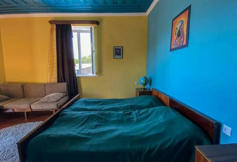 Номер Стандарт с Балконом, Noosh Guesthouse