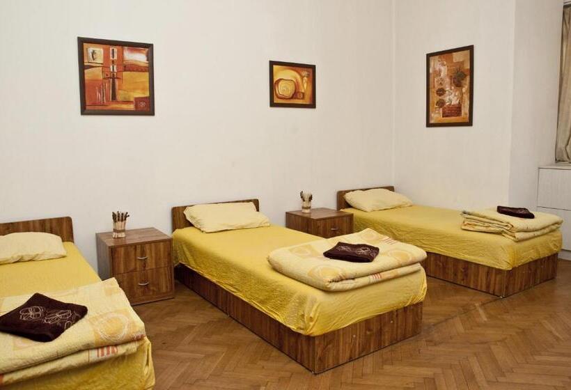 Номер Стандарт Трехместный, Hostel Mostel Sofia