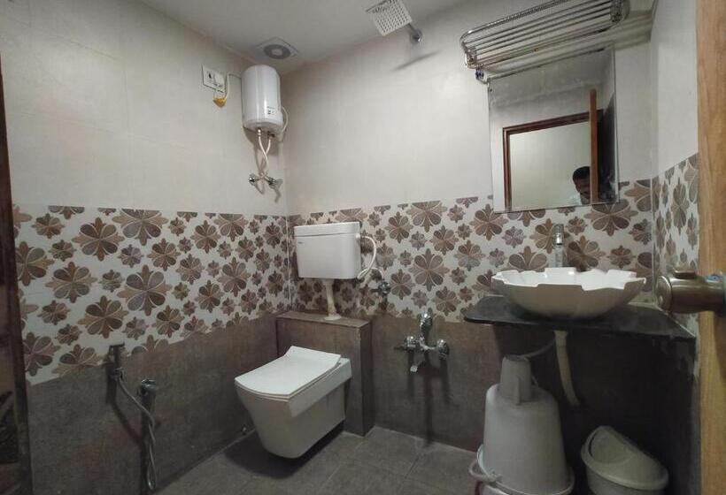 Трехместный Номер Классика, Neelkamal
