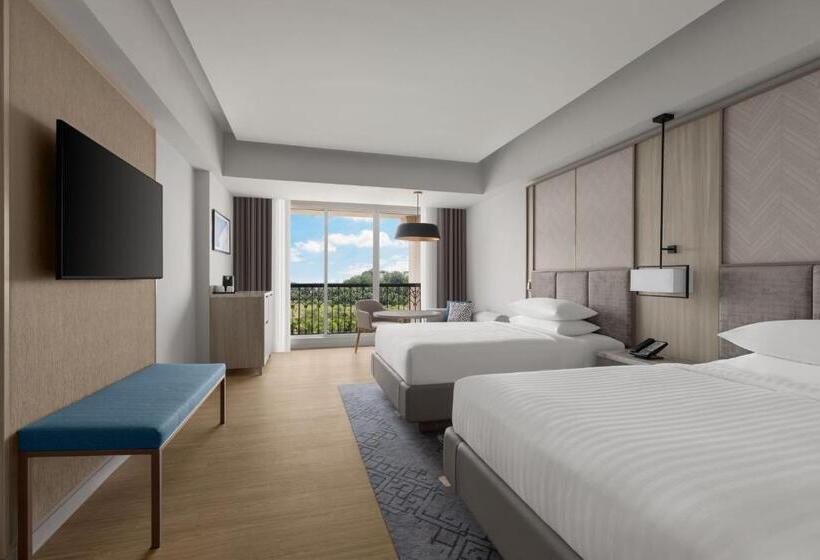 Номер Deluxe Вид на Бассейн, Putrajaya Marriott