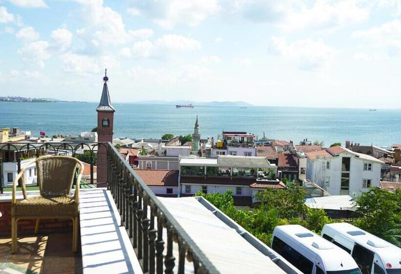 سوییت جونیور با چشم‌انداز دریا, Sultanahmet Palace