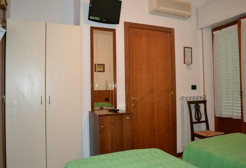 اتاق استاندارد با بالکن, Ferrara