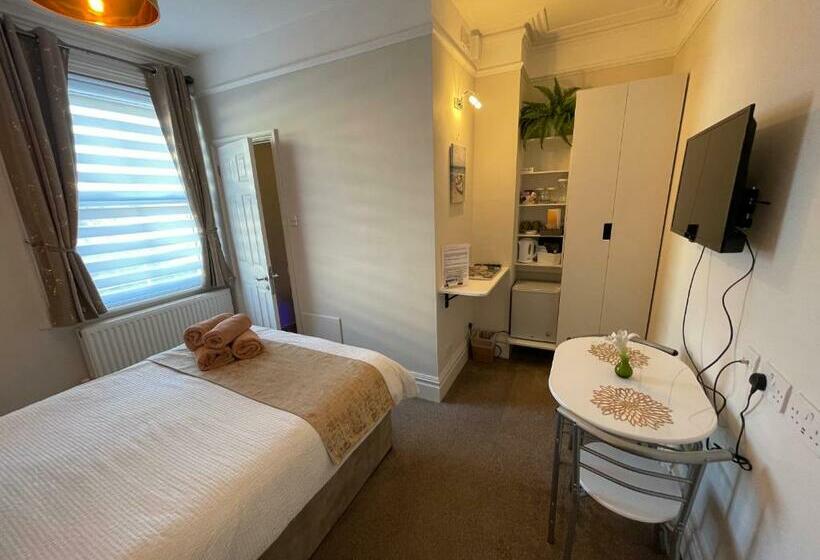 Номер Стандарт, Rivendell Guest House