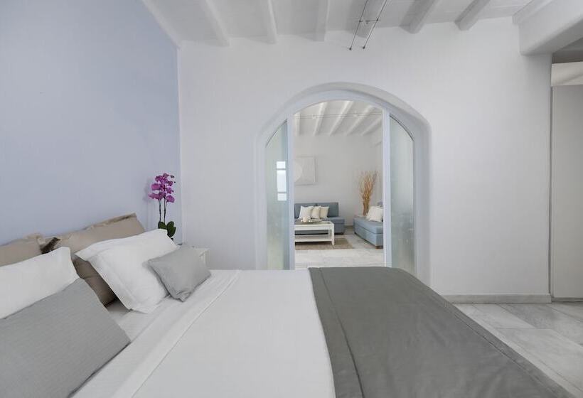 Family Suite, Deliades
