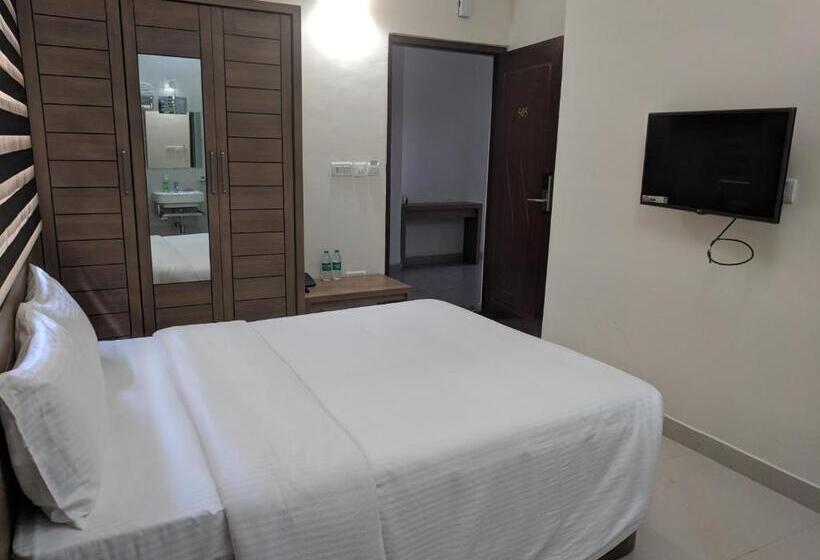 스탠다드 스튜디오, Clyford Suites