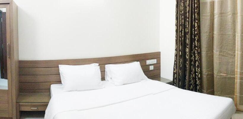 침실 1개 발코니 아파트, Clyford Suites
