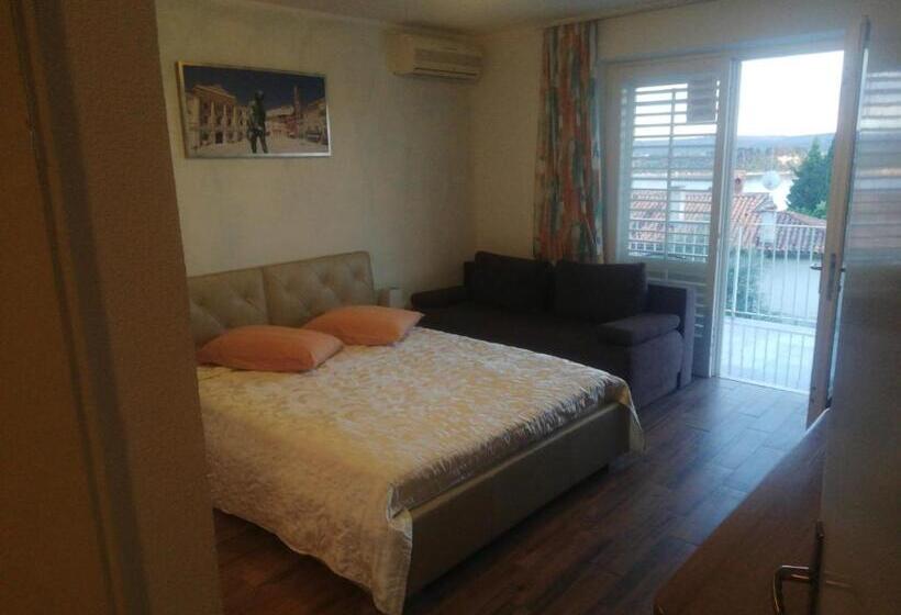 اتاق استاندارد با بالکن و چشم‌انداز دریا, Guest House Vila Luka