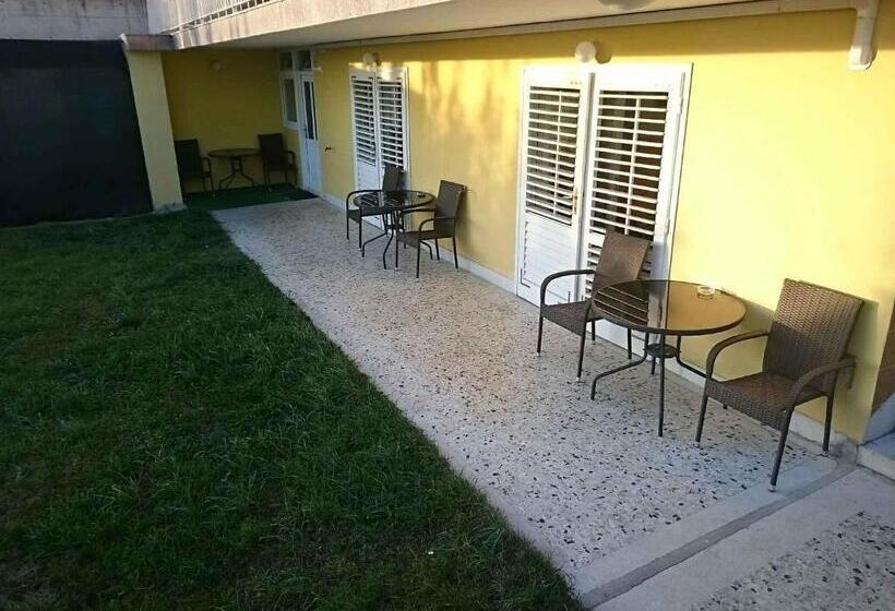 اتاق استاندارد با چشم‌انداز باغ, Guest House Vila Luka