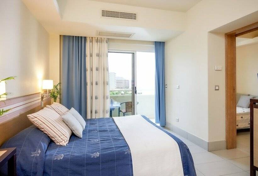 家庭间, Esperides Beach Resort