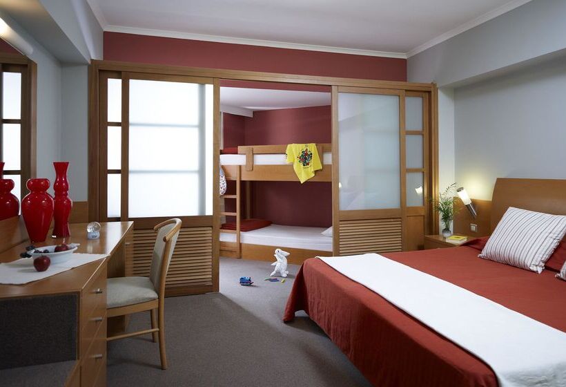 家庭间, Esperides Beach Resort