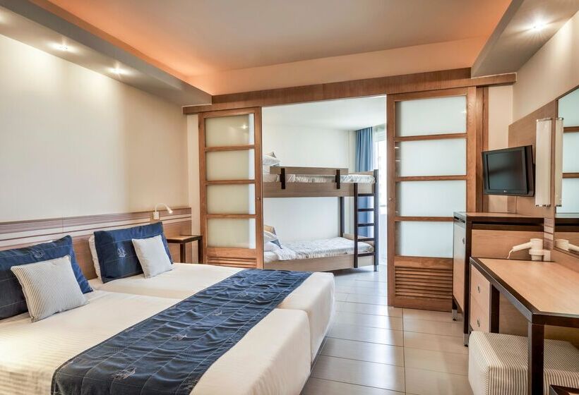 家庭间, Esperides Beach Resort