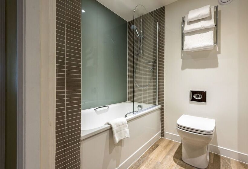 اتاق پرمیوم, Holiday Inn Lancaster, An Ihg