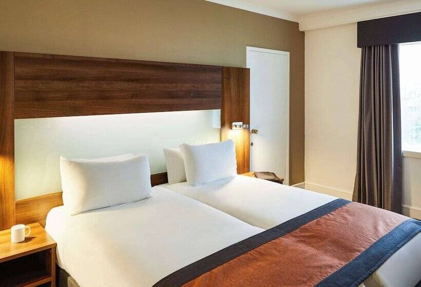 Классический Номер, Mercure St Helens