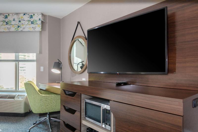 带大床的标准间, Hampton Inn & Suites Arlington Crystal City Dca