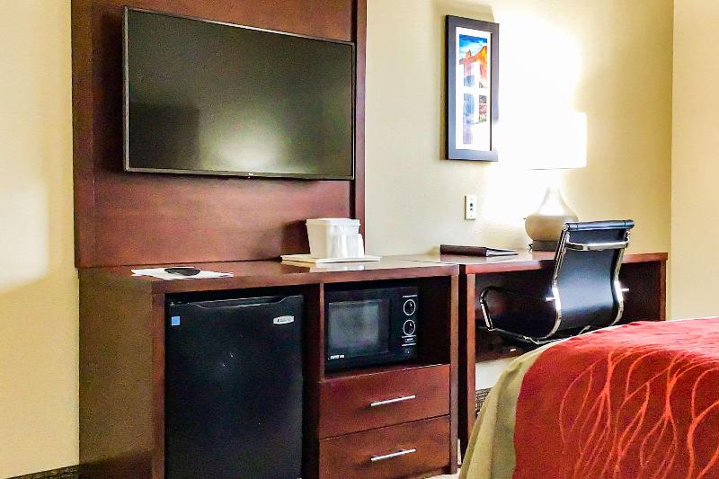 适合残疾人士使用的带超级大床的标准间, Hampton Inn & Suites Arlington Crystal City Dca