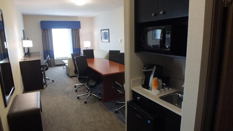 Люкс Кровать Кинг, Holiday Inn Hotel & Suites Regina, An Ihg