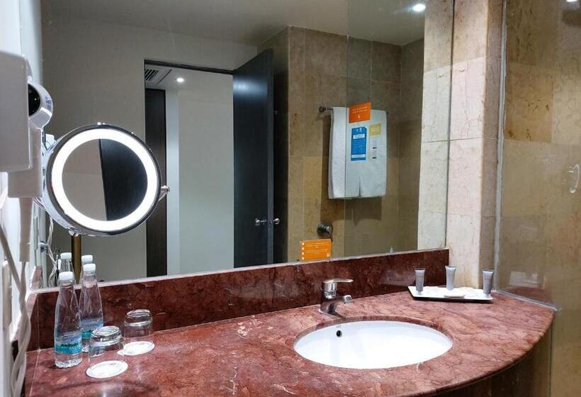 Номер Deluxe, Real Inn Perinorte
