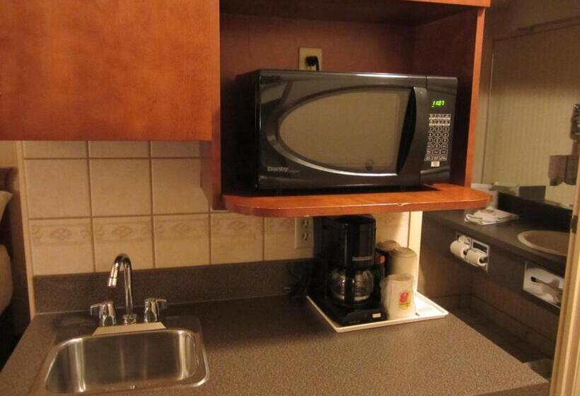 Люкс Кровать Кинг, Super 8 By Wyndham Fort St. John Bc
