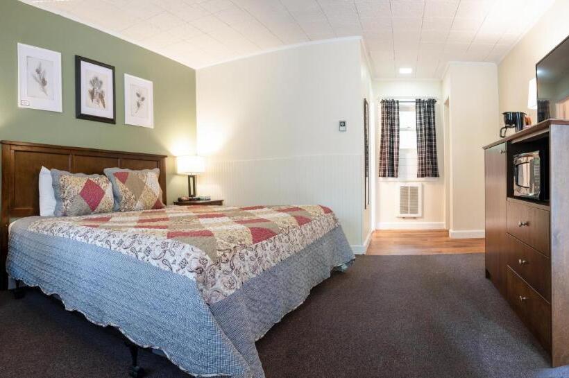 Семейный Номер, Acadia Pines Motel