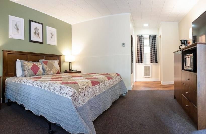 Семейный Номер, Acadia Pines Motel