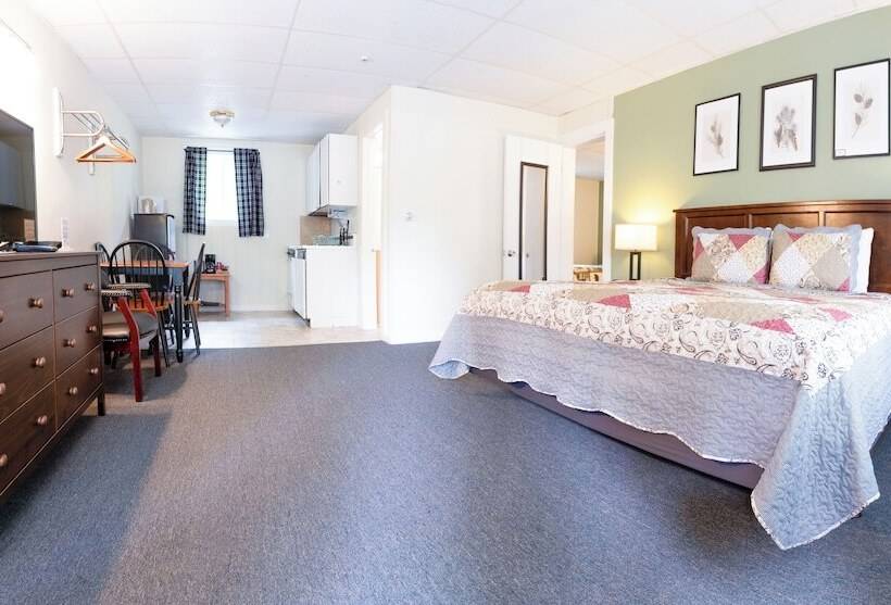 Семейный Номер, Acadia Pines Motel