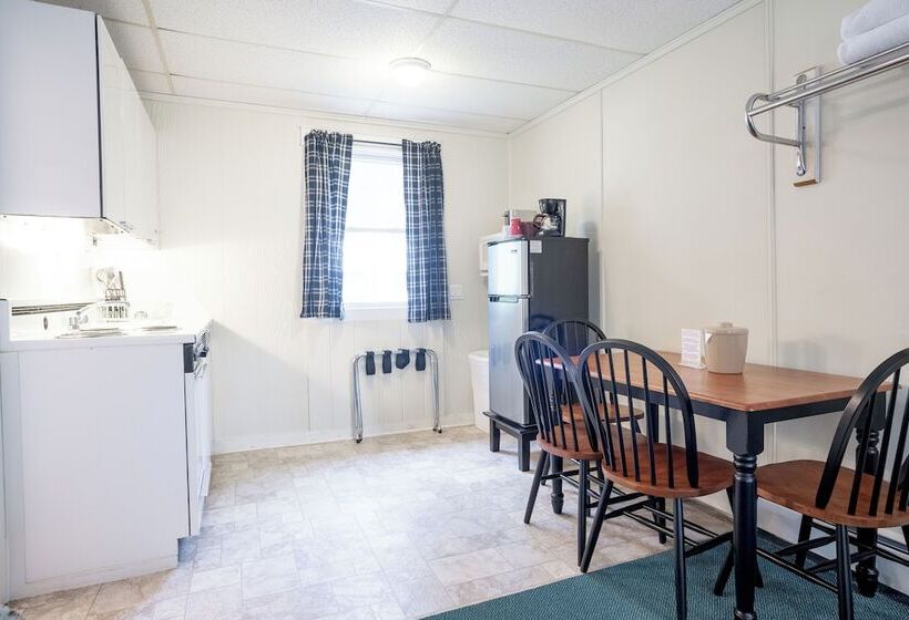 Aile Odası, Acadia Pines Motel