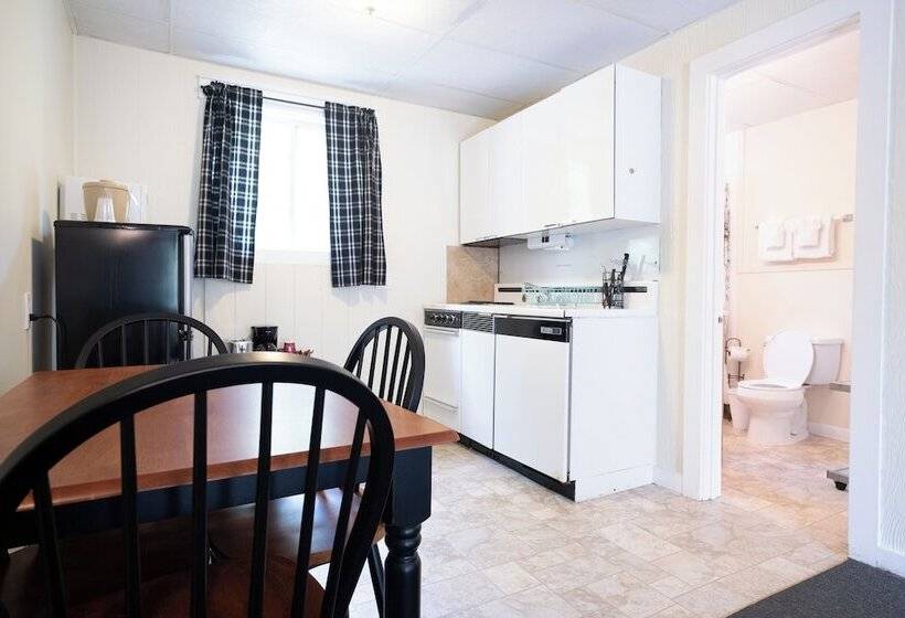 Семейный Номер, Acadia Pines Motel