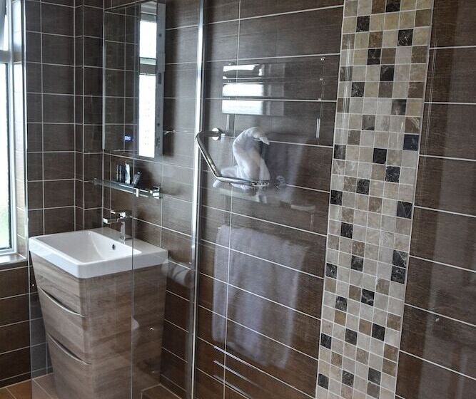 اتاق خانوادگی با چشم‌انداز دریا, Cumberland Hotel   Oceana Collection