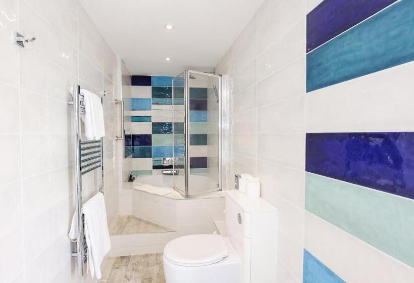 سوییت با چشم‌انداز دریا, Cumberland Hotel   Oceana Collection