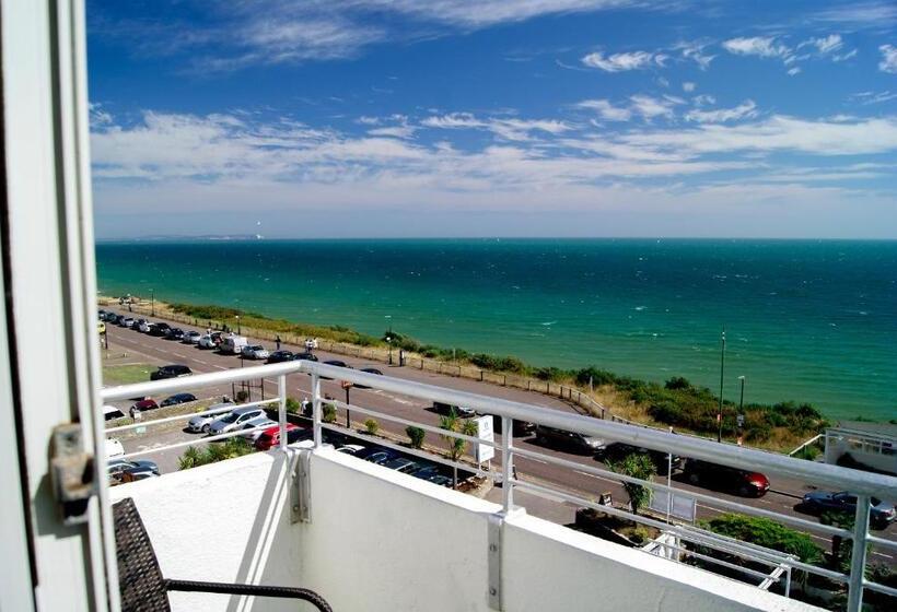 اتاق استاندارد با بالکن و چشم‌انداز دریا, Cumberland Hotel   Oceana Collection