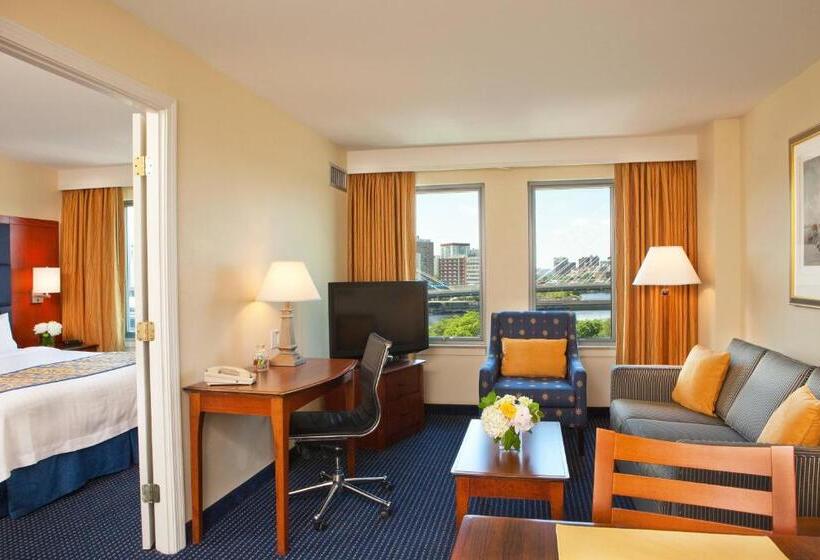 스위트 킹사이즈 침대, Residence Inn By Marriott Boston Harbor On Tudor Wharf