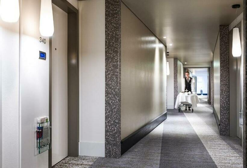 Полулюкс, Sofitel Munich Bayerpost