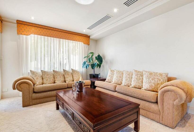 이그제큐티브 스위트, The Peninsula Riverside Serviced Apartments