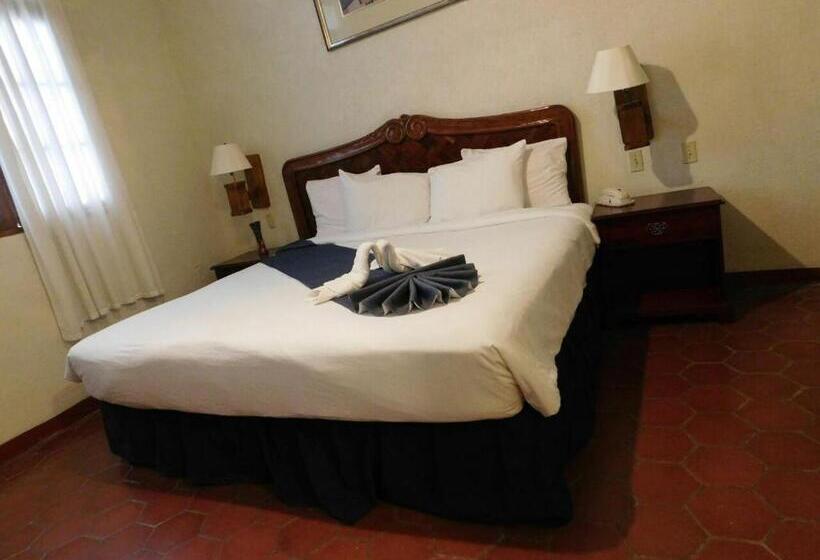 Quarto Estandar Cama King, Urdinola