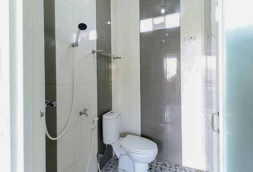 Номер Deluxe, Griya Mulya Near Alun Alun Batu Mitra Reddoorz