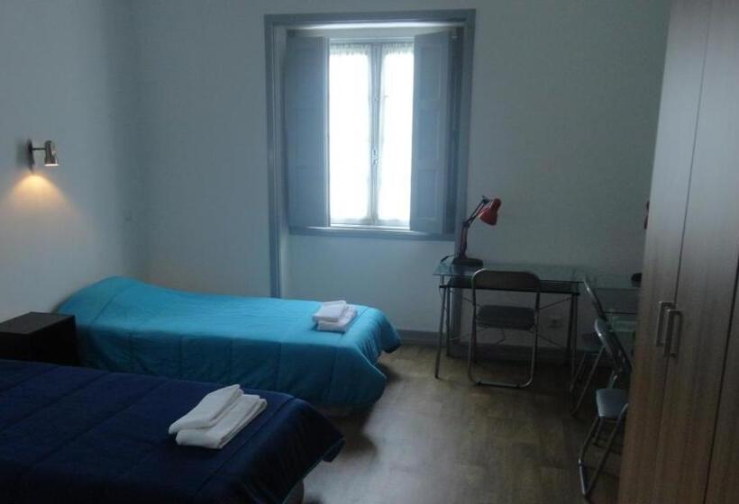 اتاق استاندارد با سرویس بهداشتی مشترک, Be Coimbra Hostels