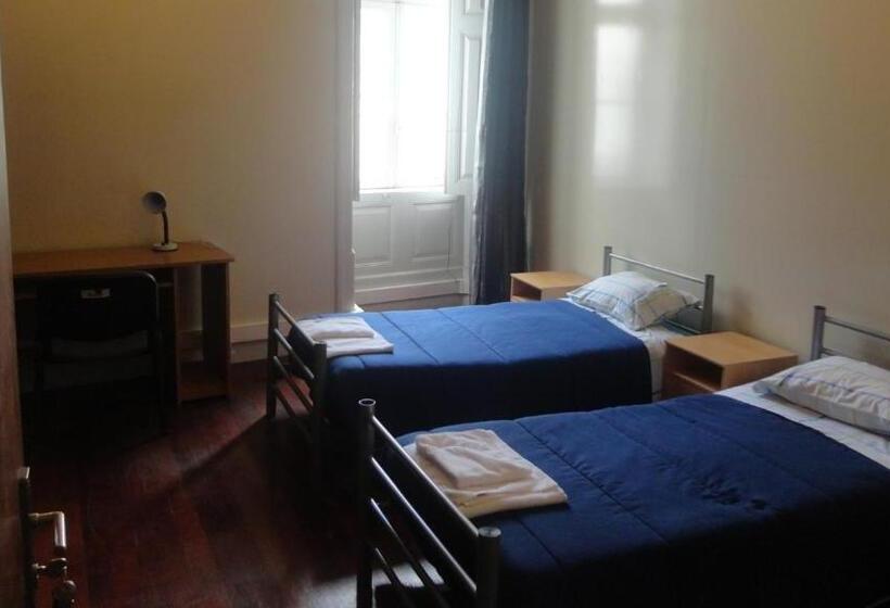 Bed in Shared Room with Shared Bathroom, Be Coimbra Hostels