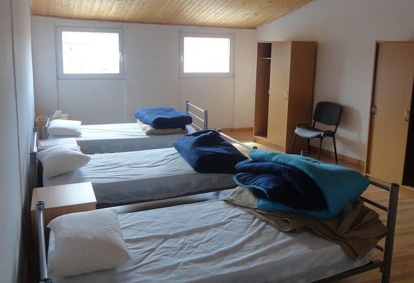 اتاق استاندارد سه نفره, Be Coimbra Hostels