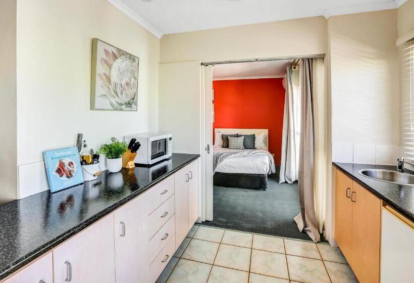 스위트, Coral Tree Inn