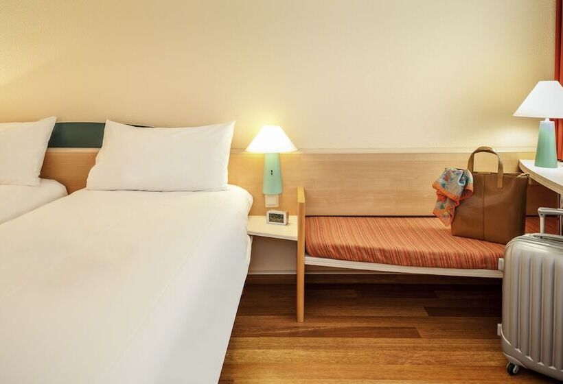 Номер Стандарт, Ibis Fribourg