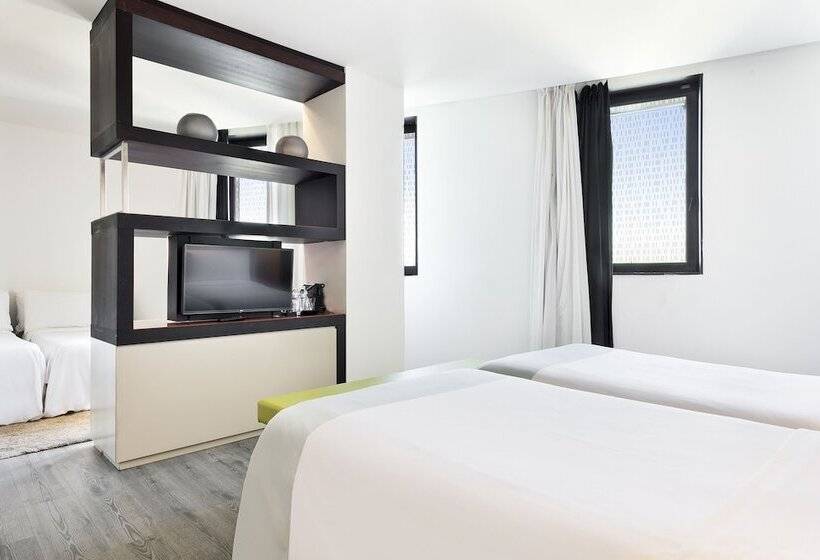 Четырехместный Номер Стандарт, Barcelona Condal Mar Affiliated By Meliá