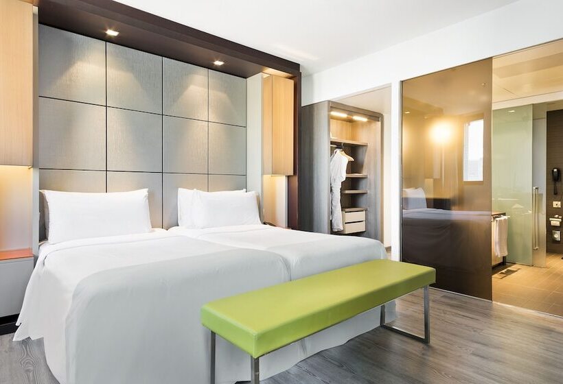 Четырехместный Номер Стандарт, Barcelona Condal Mar Affiliated By Meliá