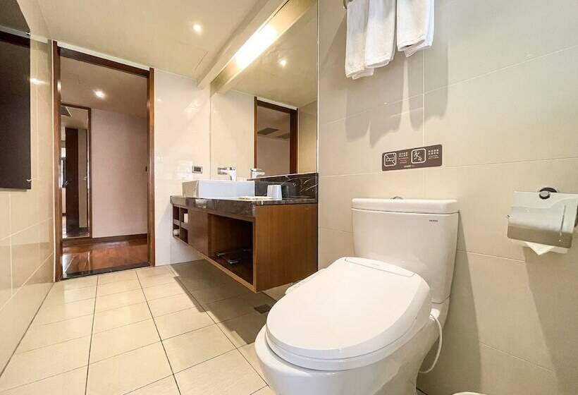 اتاق لوکس چهار تخته, Guide Hotel Taipei Bade