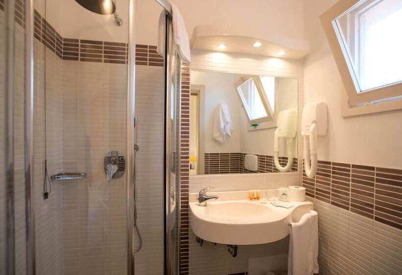 Номер Стандарт Трехместный, Unahotels Club Hotel Ancora